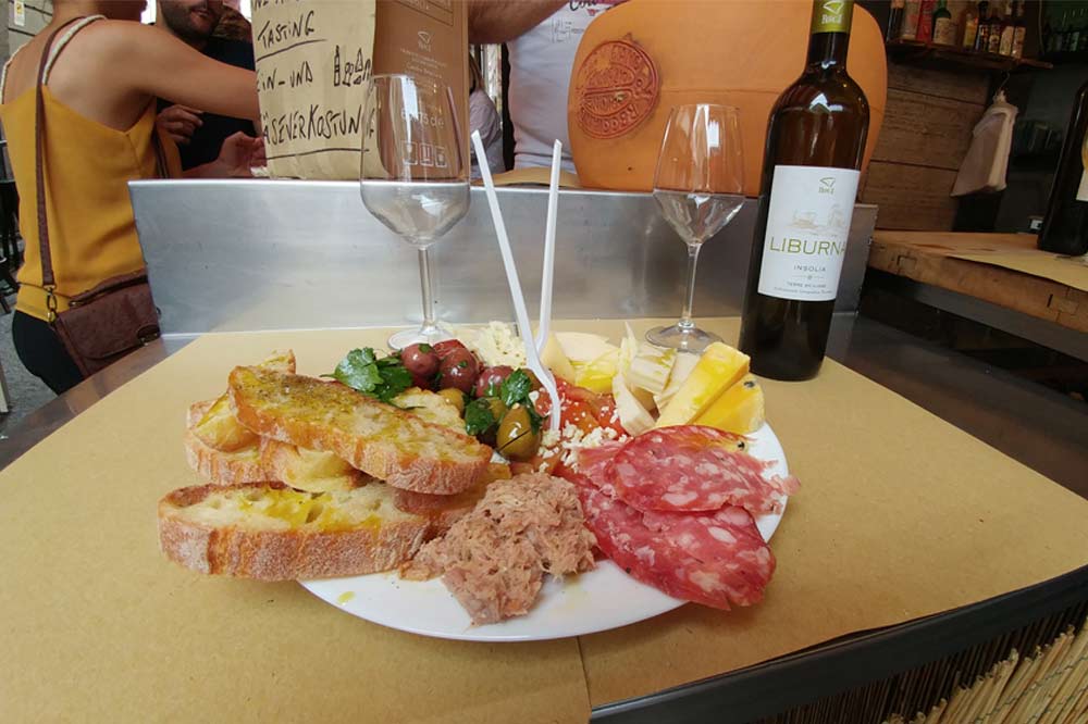 Street Food Tour in Catania including a visit to the old town and the fish market-image-6