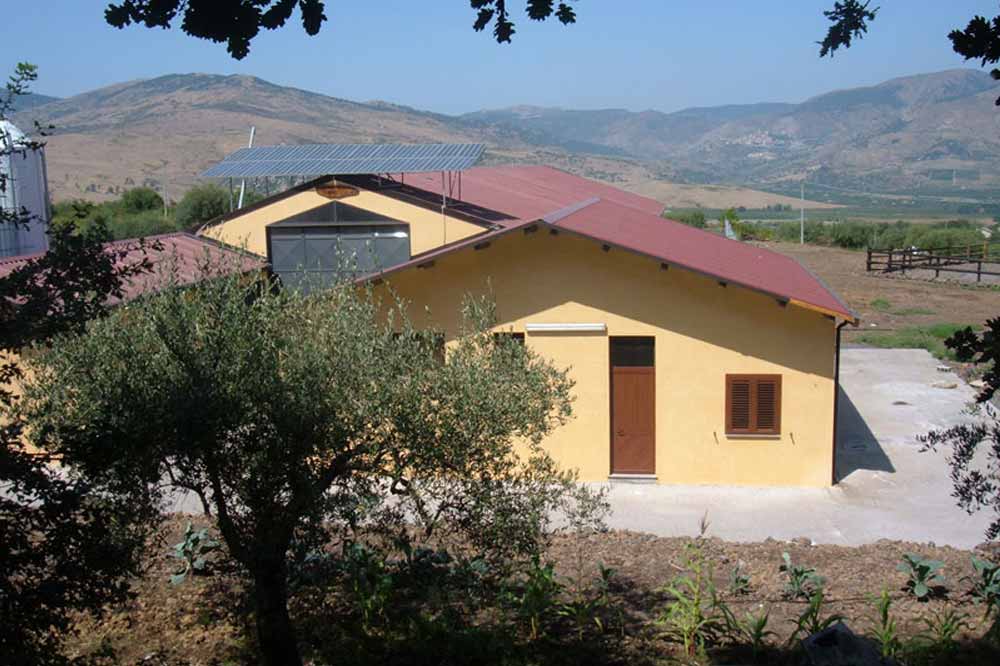 Visita di un caseificio sull'Etna con e degustazione di vino e formaggi in agriturismo-image-9