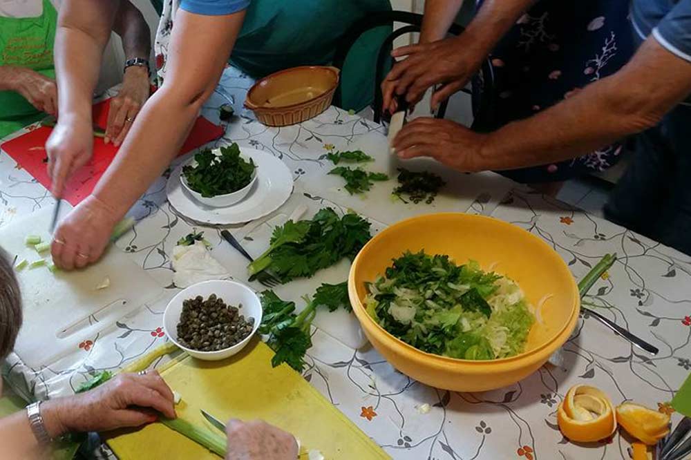 Un cours de cuisine sicilienne avec déjeuner dans une ferme à Syracuse-image-4