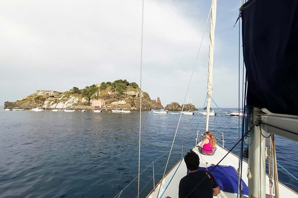 Escursione in barca a vela da Catania sulla riviera dei Ciclopi-image-6
