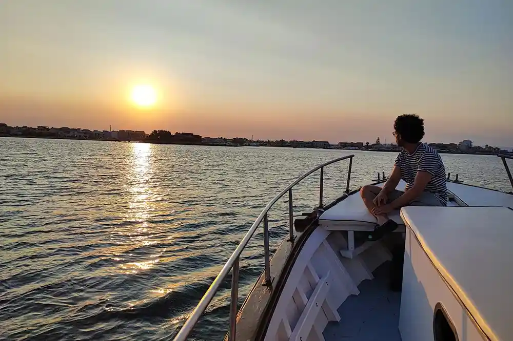 Apéritif en bateau et coucher de soleil en Sicile à Marzamemi-image-5