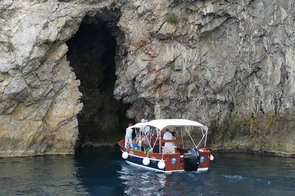Boat excursion Taormina: from Isola Bella to Blue Cave with aperitif on board-image-4