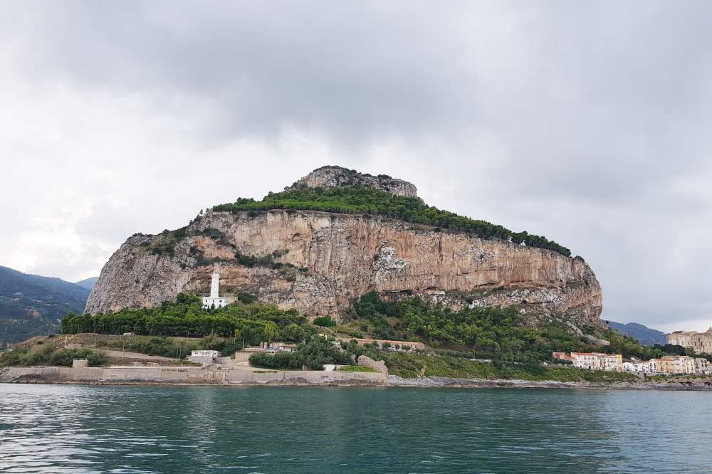 A boat trip to Cefalù on a quest for grottoes and coves-image-9
