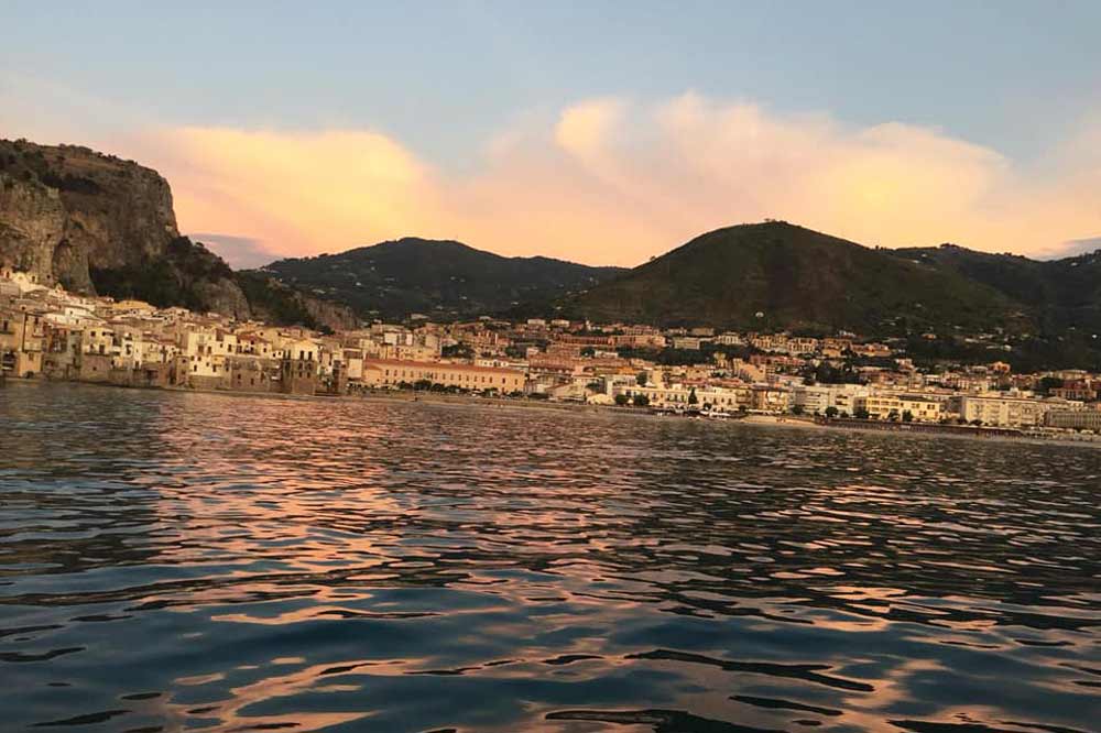 Boat trip with aperitif at sunset on the coast of Cefalù-image-6