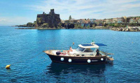 Tour in barca privata con skipper sulla costa di Catania