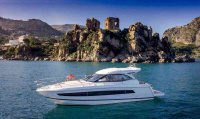 Private yacht tour along the coast of Cefalù